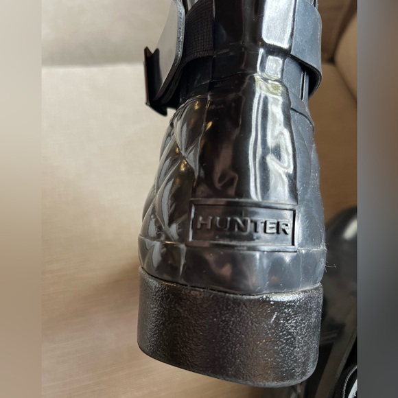 Hunter dark gray short ankle rain boots with adjustable side strap. Size 7 NWOT - Picture 4 of 7